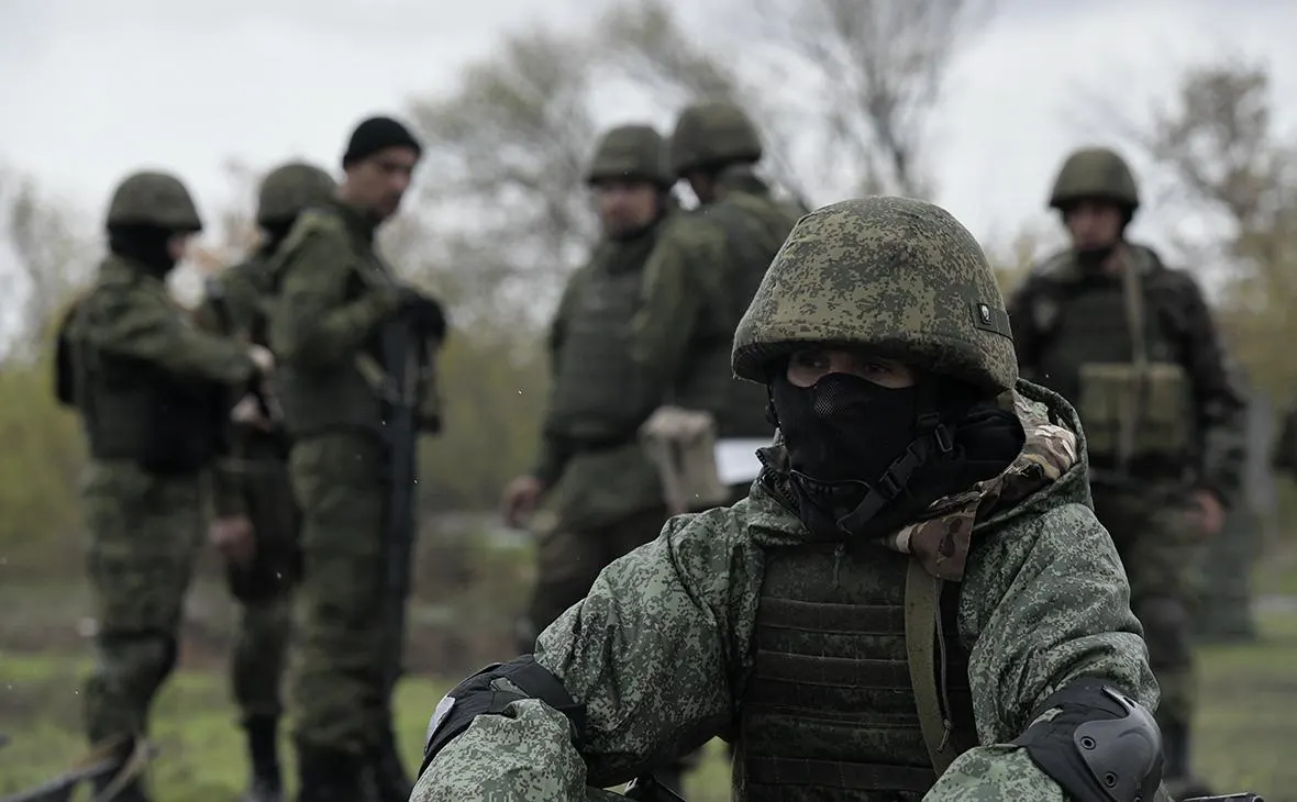Бывшие чиновники, военные эксперты и зарубежные разведки предупреждают, что отставание в военных технологиях и тактике, а также предельные возможности ВПК делают исход конфликта для России уязвимым без существенной мобилизации ресурсов.