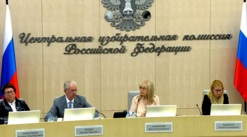 На заседании Центризбиркома обсудили развитие дистанционного электронного голосования, допустили его проведение в 33 субъектах, утвердили особые процедуры для присоединённых и прифронтовых территорий и сообщили о приглашении международных наблюдателей из четырёх африканских стран.