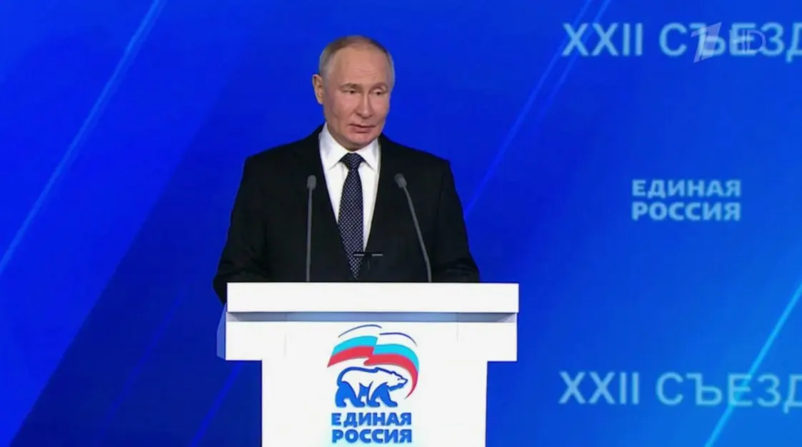 Пресс‑секретарь президента сообщил, что появление Владимира Путина на предвыборном съезде «Единой России» не исключено; его выступление могло бы поддержать партию на фоне снижения рейтинга.