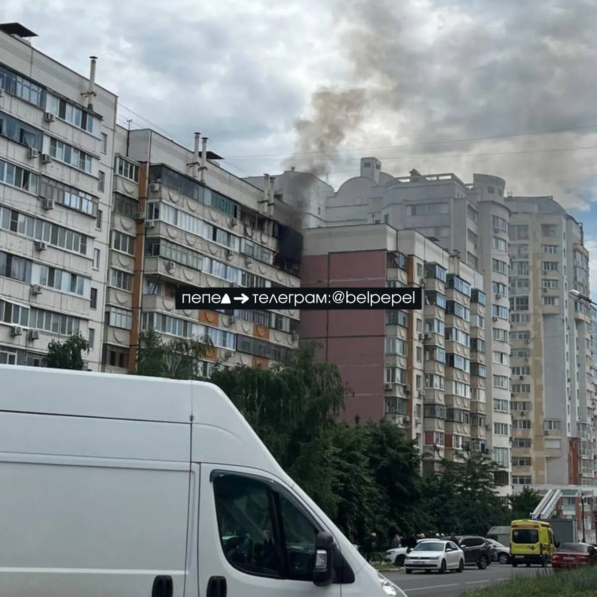На улице Гостёнской в Белгороде загорелся балкон одной из квартир. Сведения о пострадавших и причинах возгорания уточняются.
