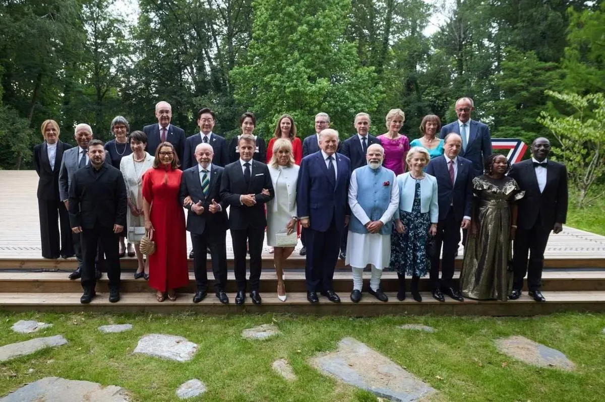 По итогам саммита G7 принята «геополитическая декларация», в которой страны подтвердили солидарность с Украиной, пообещали расширить поставки ПВО и предоставить лицензии на наращивание военного производства. Документ также затрагивает энергетику, Ближний Восток, Индо‑Тихоокеанский регион и ужесточение санкций против России.