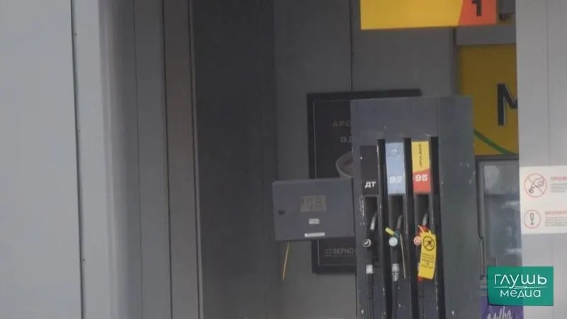 Власти обсуждают допуск к реализации нефтепродуктов, не полностью отвечающих требованиям по содержанию серы и другим показателям, как меру по стабилизации рынка топлива в России.