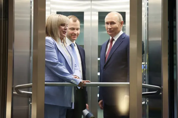Пресс‑секретарь президента заявил, что подготовка к выборам, назначенным на сентябрь 2026 года, продолжается. Источники сообщают о предложениях силовиков о переносе или отмене, но официальных документов по этому поводу нет.