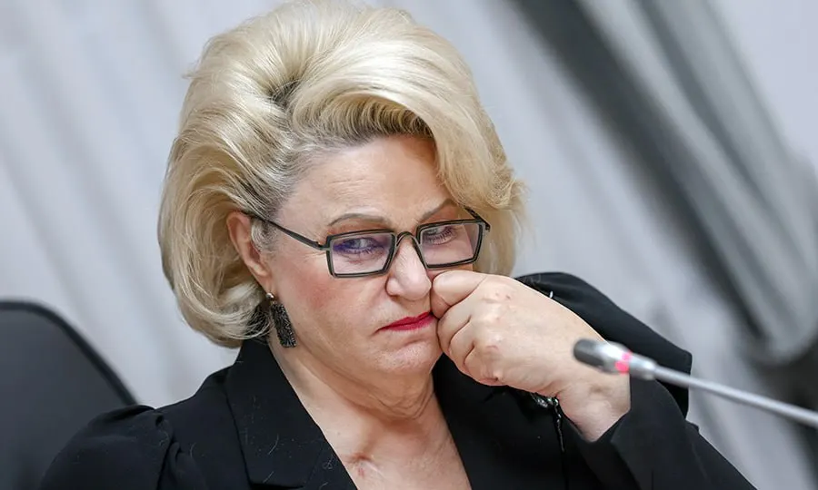 Депутат Нина Останина призвала Роскомнадзор и Минцифры ограничить время пребывания детей в виртуальном пространстве и предложила применить опыт замедления Telegram для регулирования игрового времени.