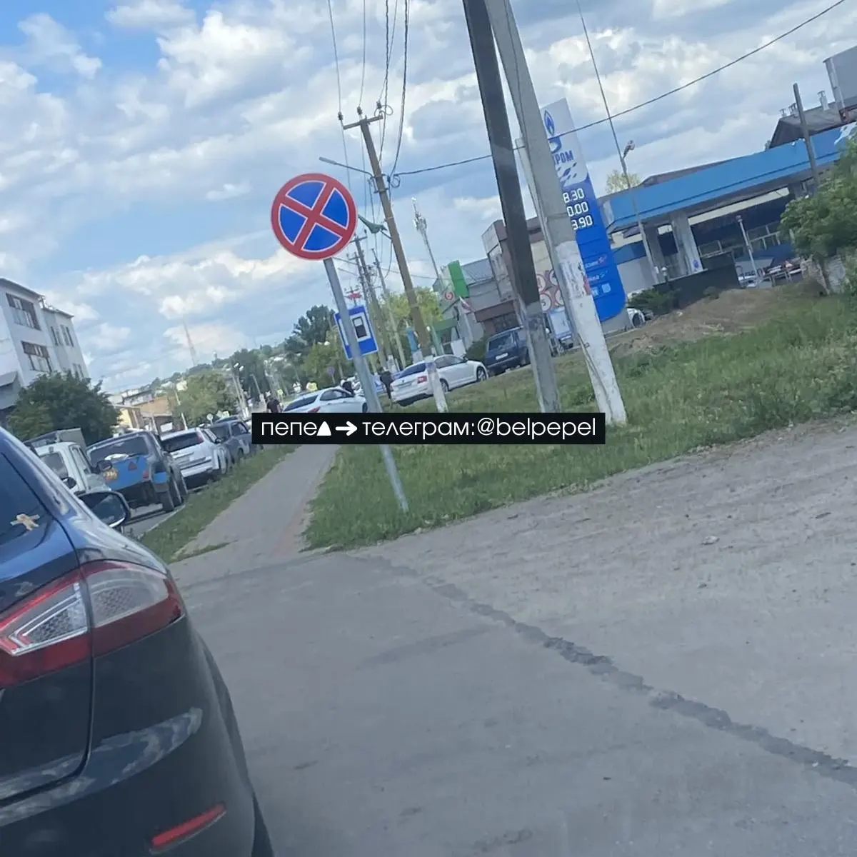 В нескольких муниципалитетах региона жители жалуются на отсутствие АИ‑92 и АИ‑95, формирование очередей на заправках и подорожание топлива. Власти связывают перебои с вопросами безопасности и сезонным спросом.