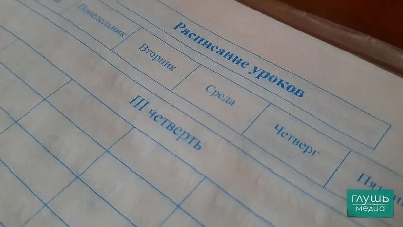 Вице‑спикер Госдумы Борис Чернышов предложил поощрять школьников единовременными выплатами, сертификатами или грантами за заметный прогресс в учёбе; инициатива направлена вице‑премьеру Дмитрию Чернышенку.