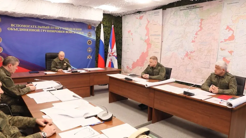 Во время совещания с военными президент поручил выяснить степень вовлечённости «подстрекателей» в боевые действия и заявил о необходимости продолжать массированные удары по инфраструктуре военно‑промышленного комплекса Украины.