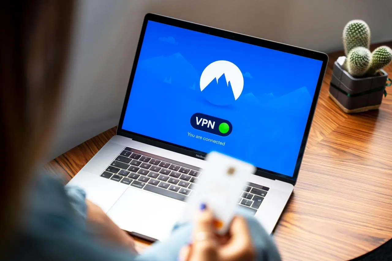Ведомство планирует регулярно проверять IP‑адреса в перечне исключений и ужесточать требования к идентификации клиентов хостинг‑провайдеров.