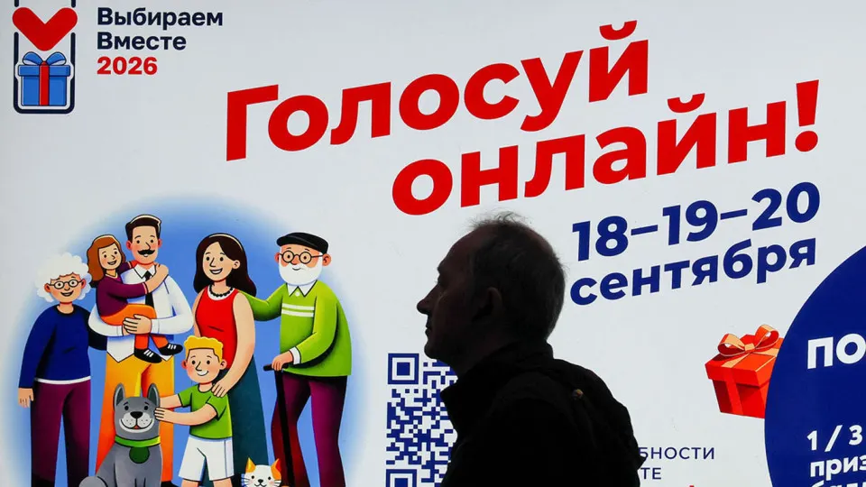 В первый день выборов чиновники получают инструкции освещать ход голосования в соцсетях и бороться с дезинформацией; речь идёт о роли госслужащих и доверии к процессу.