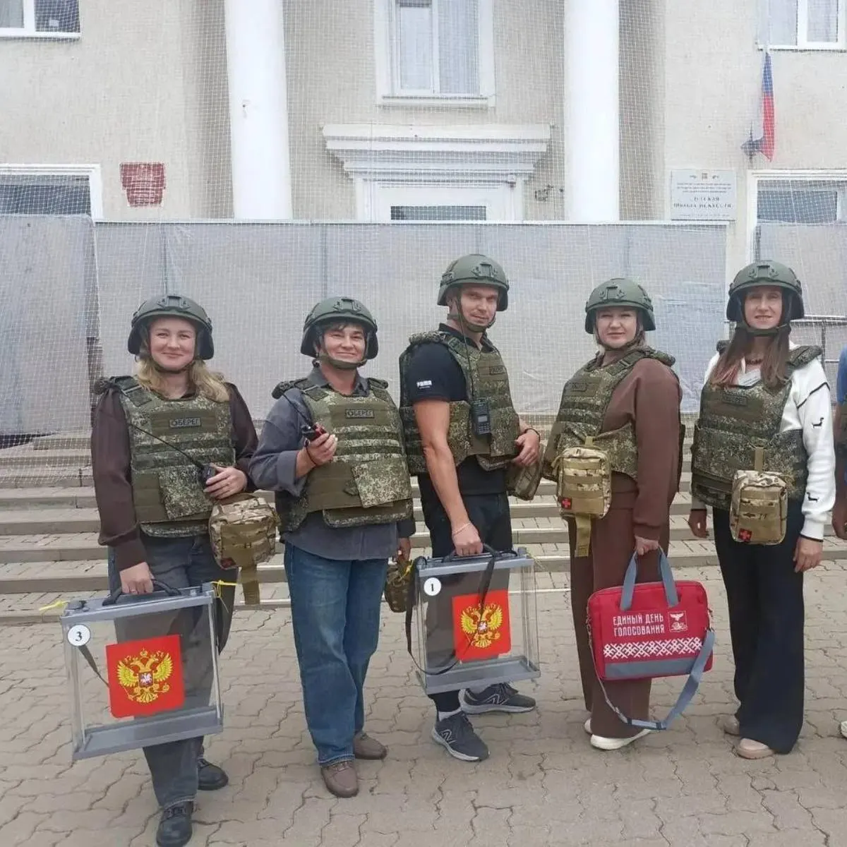 Избиратели Белгородской области голосуют у себя дома или на дворовых участках, участковые комиссии работают в приграничных муниципалитетах в усиленном режиме.