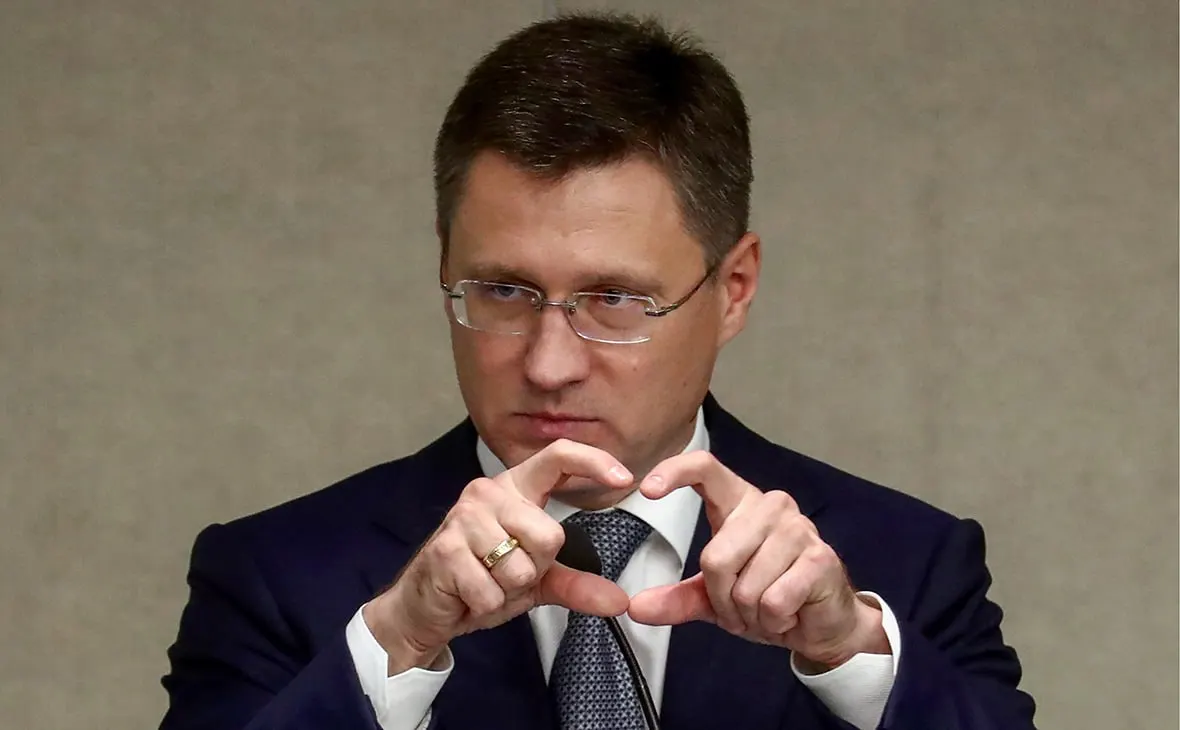 Беспилотники атаковали три НПЗ и один газохимический комплекс; вице-премьер сообщил о возобновлении атак и продлении запрета на экспорт дизеля до конца января, при этом запасы топлива в стране остаются достаточными.