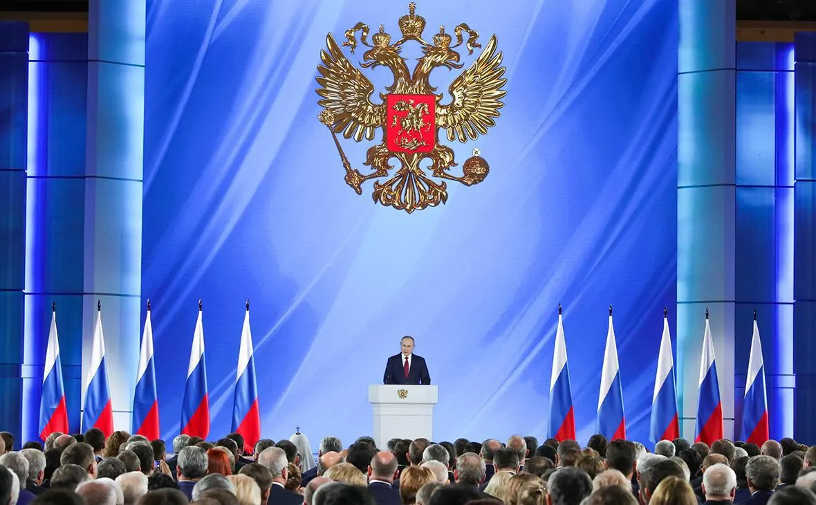 Президент не выступит с посланием к Федеральному собранию в 2026 году, сообщили в пресс-службе. Ежегодное обращение — конституционная обязанность, и ранее президент пропускал его в связи с изменчивой ситуацией в стране.