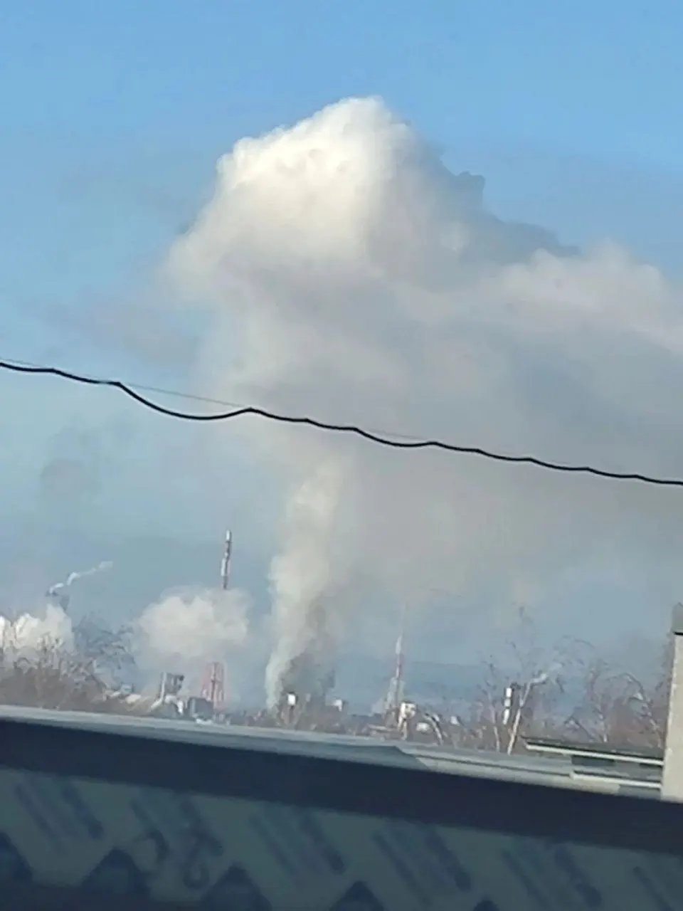 Ночные атаки беспилотников достигли Городецкого округа и Березников: три человека госпитализированы, школы переведены на онлайн-обучение; над регионом сбито 19 БПЛА.