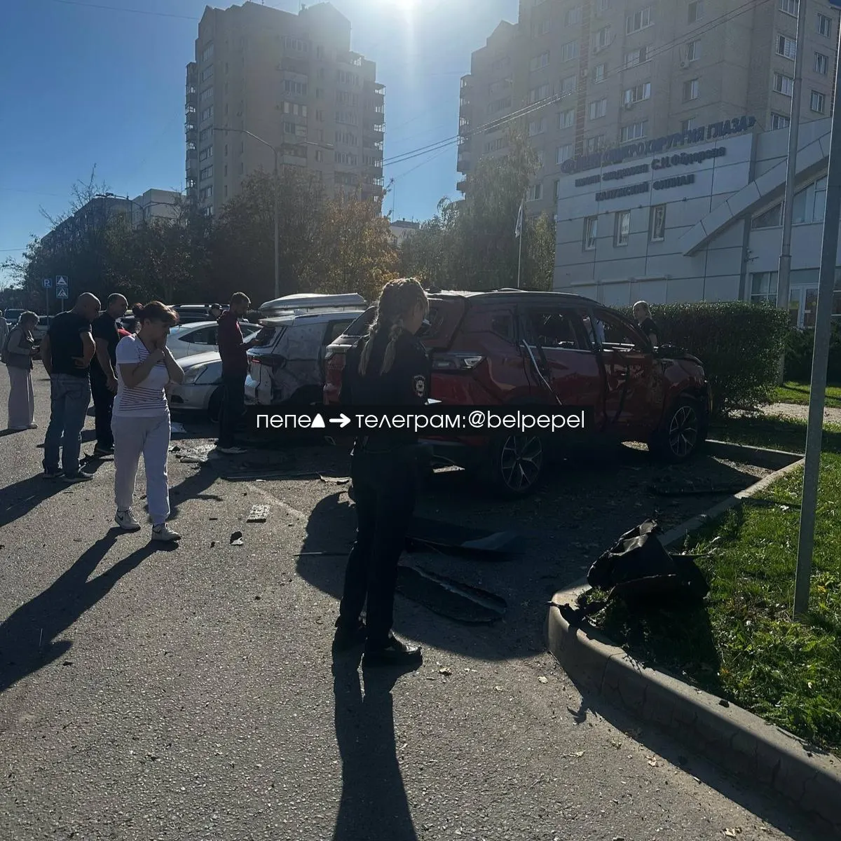 По предварительным данным, пострадали как минимум два автомобиля.
