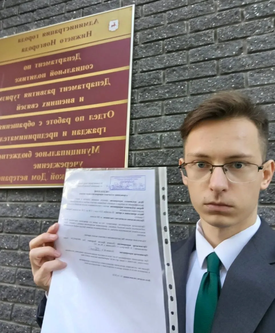 Активисты планируют митинг на площади Горького 18 октября; участники намерены выйти с триколорами и листовками. В других городах происходят запреты и ограничения на акции.
