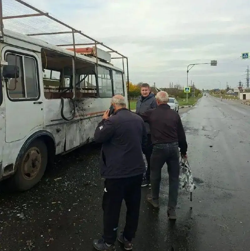 После атаки беспилотников на автобус в Шебекино четверо пассажиров получили ранения; обстоятельства инцидента уточняются.