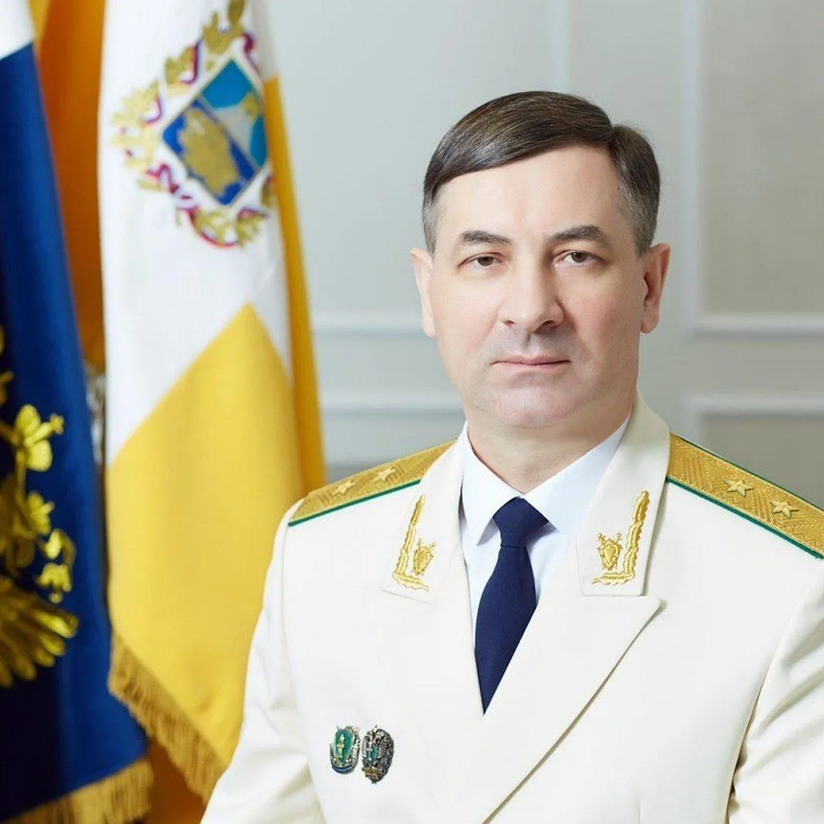 Экс-руководитель администрации губернатора Александр Лоренц назначен представителем Белгородской области в Совете Федерации по указу губернатора Александра Шуваева; он сменил Жанну Чефранову.