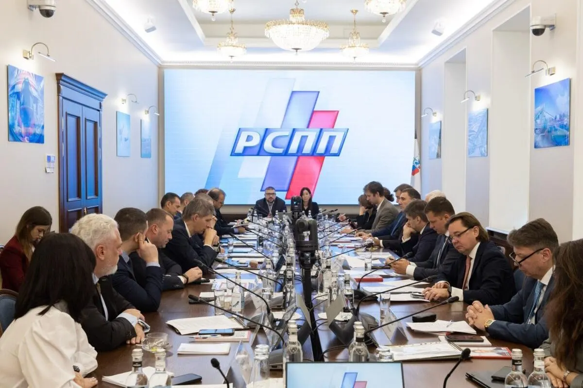 Российский союз промышленников и предпринимателей критикует предложение Минфина об введении налога на сверхдоходы, оценивая риски для инвестплана и экономической предсказуемости.