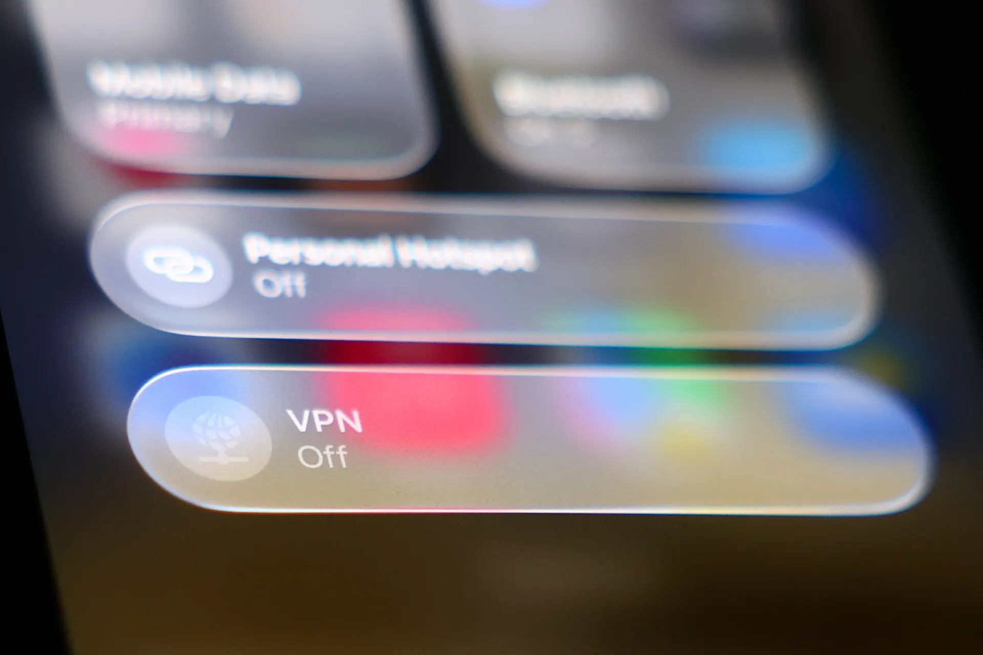 После требований ограничивать доступ через VPN часть популярных площадок снова открываются для отдельных пользователей с включённым VPN. Доступ остаётся нестабильным: у некоторых пользователей сервисы работают, у других — по‑прежнему недоступны.