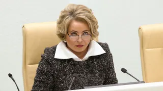 Спикер Совета Федерации Валентина Матвиенко предложила расселять россиян по стране, строить большие дома и массово сажать цветы во дворах как часть борьбы с демографическим спадом, который уже привёл рождаемость к минимумам последних десятилетий.