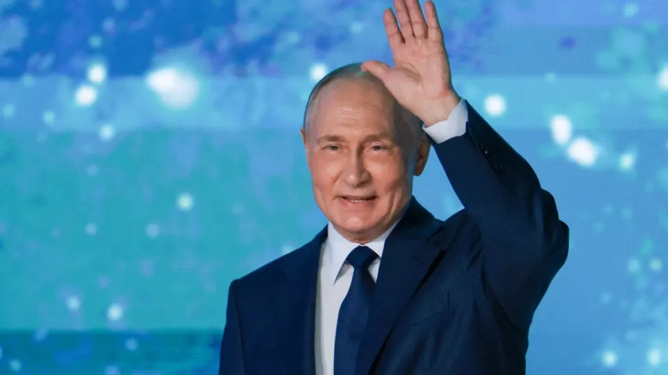 Президент Владимир Путин заявил, что во время ограничений доступа к интернету в России должны бесперебойно работать жизненно важные онлайн‑сервисы, включая Госуслуги, платёжные системы и запись к врачу.