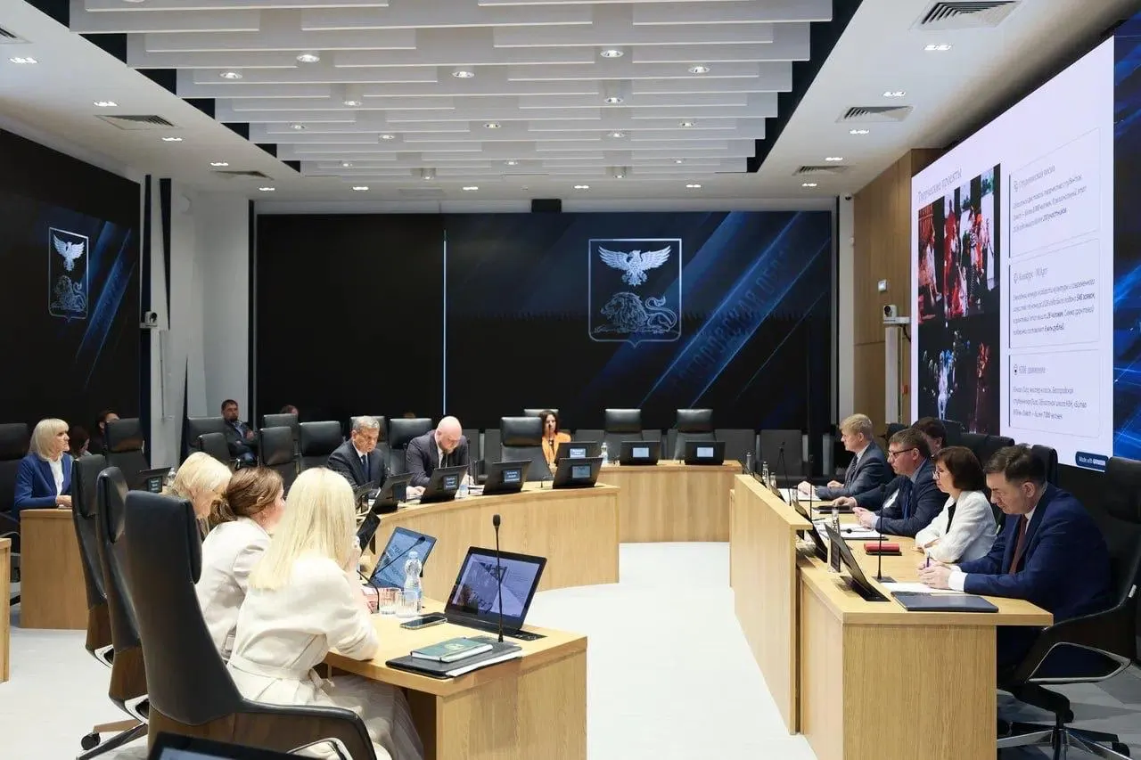 Большая часть состава правительства Белгородской области не пришла на первое совещание под руководством врио губернатора Александра Шуваева: отсутствовали 13 министров и заместителей.