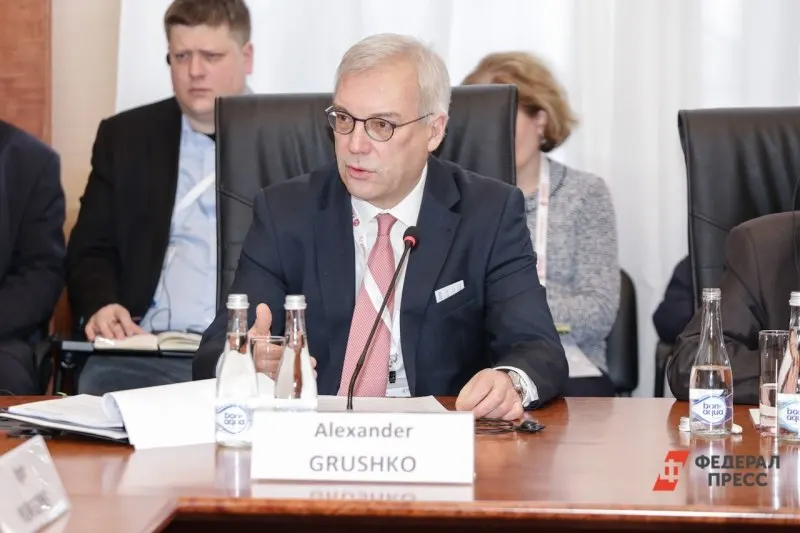 Заместитель министра иностранных дел Александр Грушко заявил, что любые попытки НАТО блокировать или применять силу против Калининградской области обернутся серьёзными последствиями для альянса. Он отметил рост военной активности в Балтийском регионе и отверг риск захвата эксклава.
