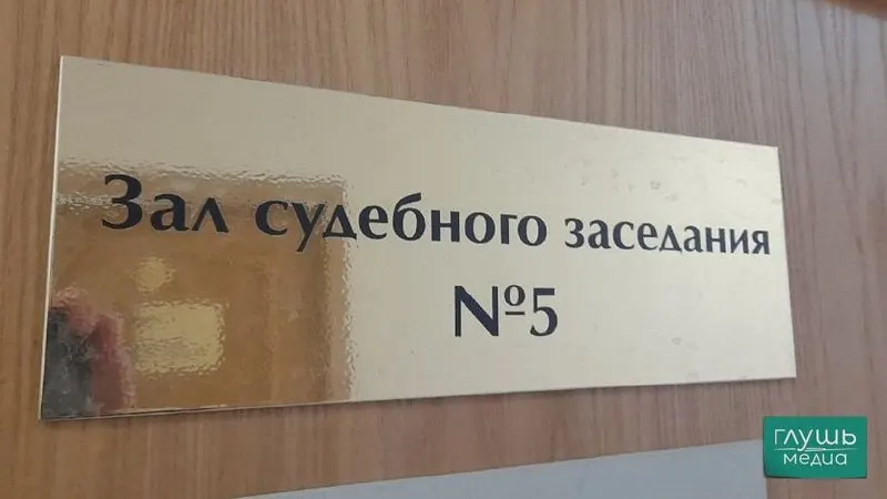 Верховный Суд предложил ослабить квалификационные требования к секретарям судебных заседаний и допускать на эти должности студентов юридических факультетов из-за низкого уровня требований к обязанностям и дефицита кадров.