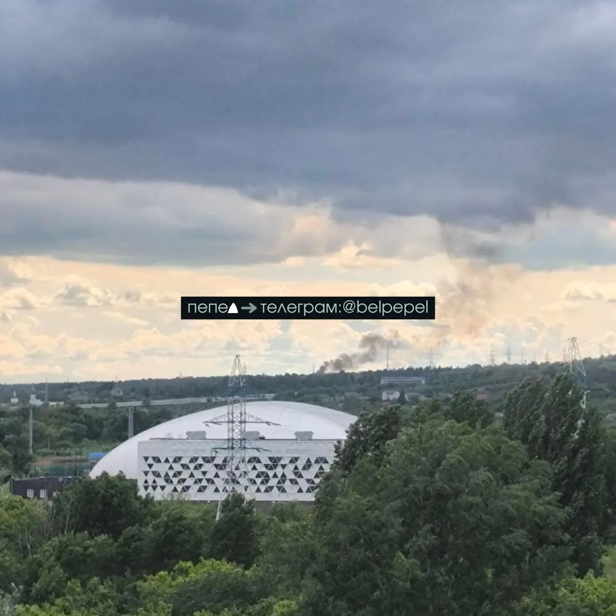 В районе улицы Орлова в Белгороде заметили густой чёрный дым. По обновлённым данным горит дом, людей не пострадало.