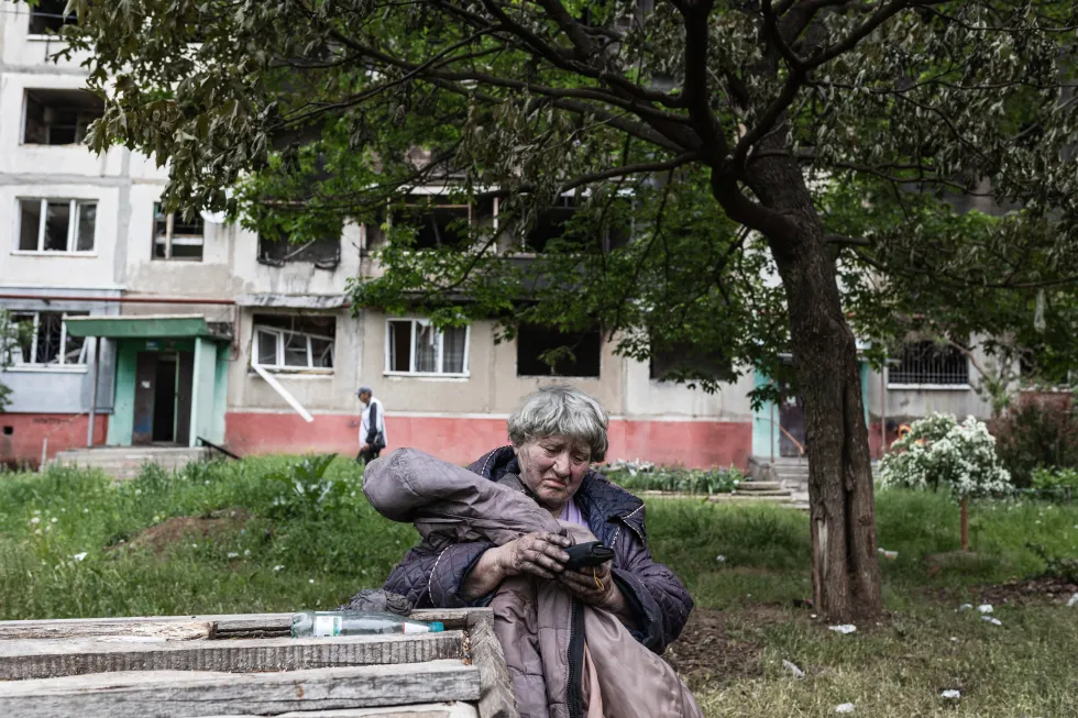В ежеквартальном докладе Пентагона говорится, что РФ тратит основные ресурсы на войну в Украине и испытывает проблемы с боеготовностью и боеприпасами, из‑за чего маловероятна быстрая крупномасштабная агрессия против стран НАТО. Одновременно удары дронов по российским городам делают войну ощутимой для граждан.