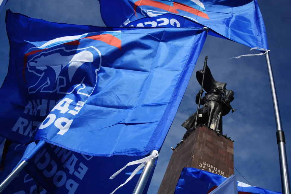 На всероссийском электоральном форуме в Мастерской управления «Сенеж» представители политблока администрации президента и эксперты обсудили тактику на сентябрь: предложили сократить число партий, подтвердили планы по многодневному голосованию и расширению дистанционного электронного голосования, а также подготовили «объяснения» возможных неудовлетворительных итогов.