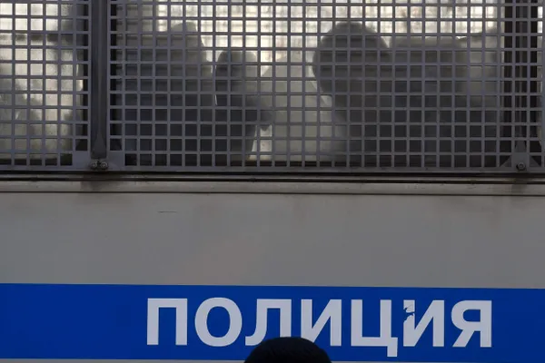 Новый закон уточняет перечень административных статей для преследования граждан, покинувших страну, и позволяет арестовывать их активы на стадии административного производства как обеспечительную меру.
