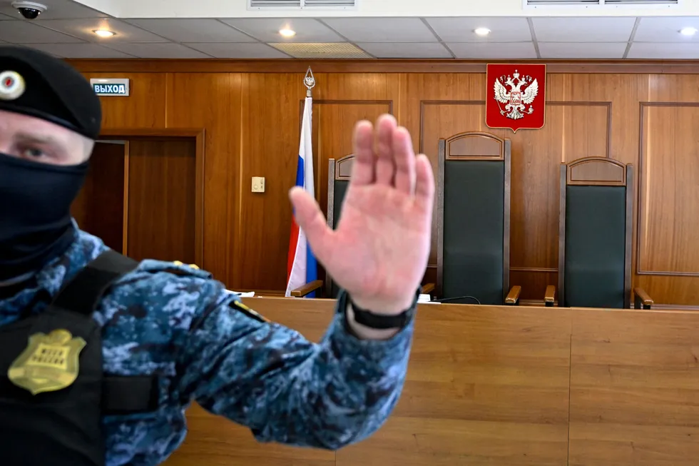 Судебный департамент при Верховном суде прекратил публикацию архивной и свежей статистики по делам и приговорам — это осложняет мониторинг репрессий, отправки обвиняемых на войну и других социальных тенденций.