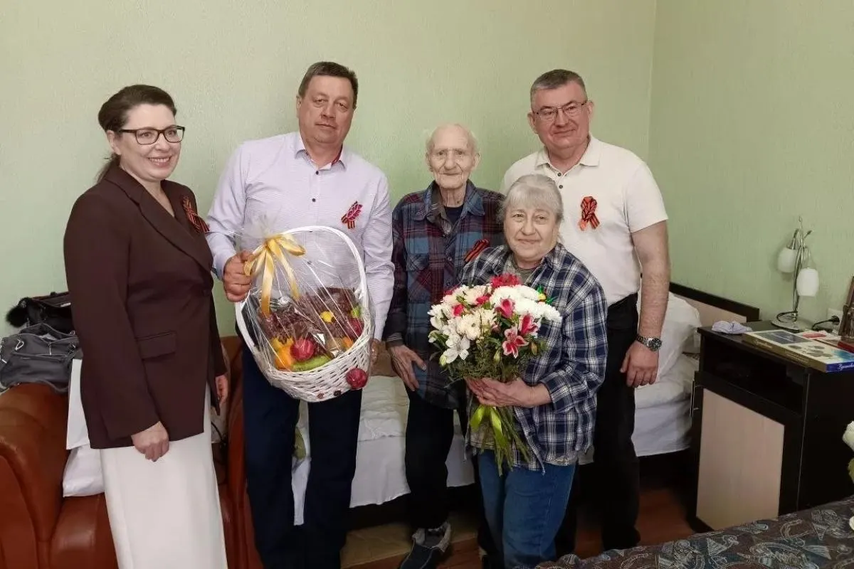 Ветеран Великой Отечественной войны Василий Нетребенко вместе с дочерью уже два года проживает в пункте временного размещения при пятом общежитии БелГУ; перед 9 Мая к нему наведались местные власти.