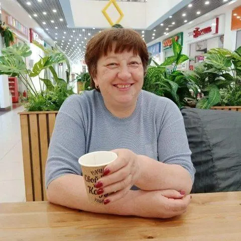 29 апреля при ударе по автобусу в селе Вознесеновка погибла Елена Климова — тёща руководителя управления городского хозяйства администрации Шебекинского округа. Родственник опубликовал снимки и прощальную запись.