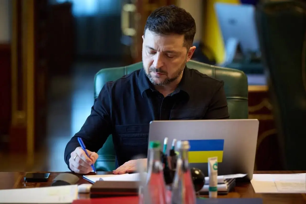 Президент Украины заявил, что ВСУ прекратят огонь с 00:00 в ночь на 6 мая и будут действовать зеркально в ответ на объявленное Россией перемирие 8–9 мая.
