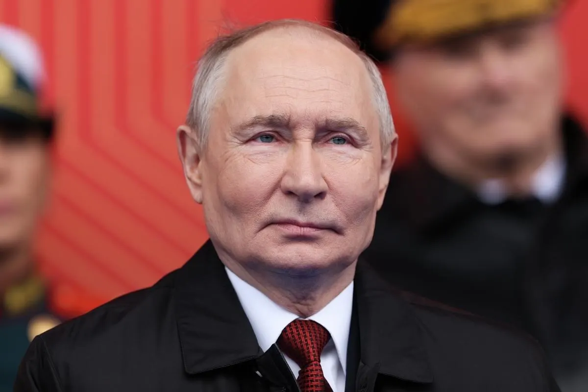Указ устанавливает упрощённую процедуру подачи заявлений на гражданство для совершеннолетних и лиц без гражданства, постоянно проживающих в Приднестровье; заявления будут принимать дипломатические и консульские учреждения.