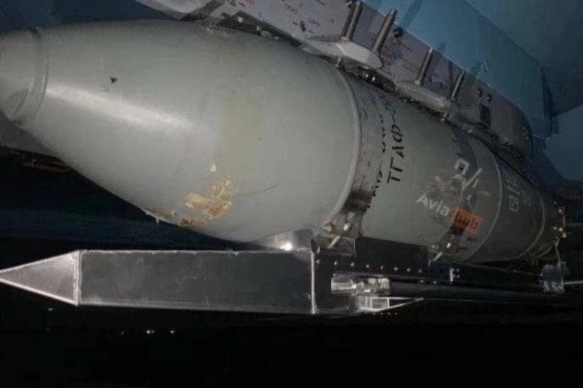 Нештатный сброс авиабомбы повредил железнодорожное полотно в Яковлевском районе: два вагона сошли с рельсов, одна пассажирка госпитализирована, сапёры отправят боеприпас на полигон.