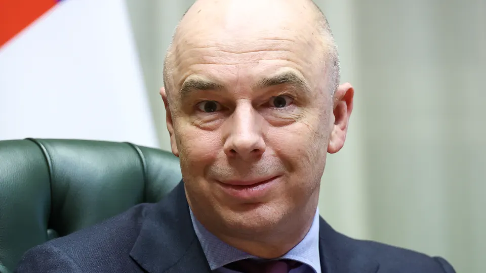 Министерство финансов готовит корректировки бюджета текущего года: рассматривается оптимизация расходов и возможное сокращение трат из‑за снижения прогноза роста и роста дефицита.