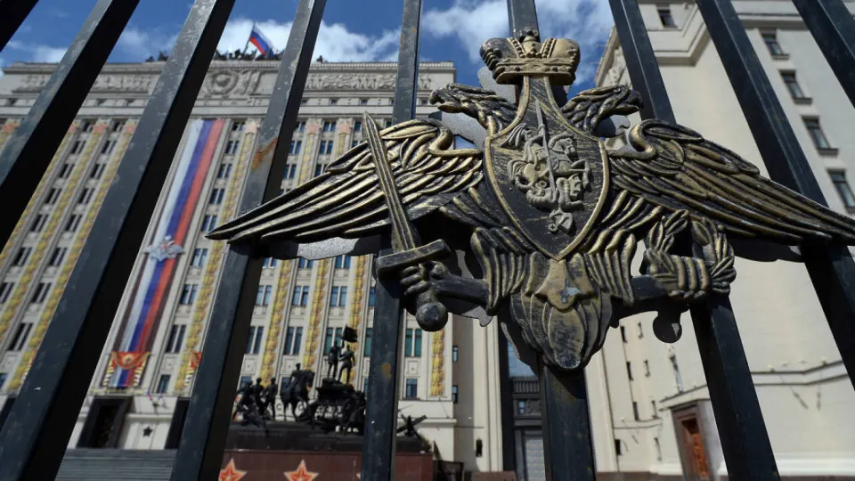 Минобороны может получить в распоряжение акции, земельные участки, технику и оборудование национализированных компаний стройотрасли, чтобы оперативно использовать их для выполнения гособоронзаказа в сфере капитального строительства.