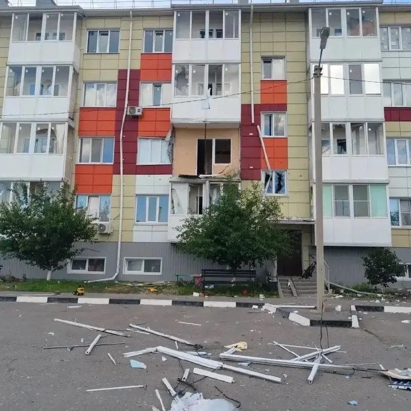 Серия ударов беспилотников поразила населённые пункты в нескольких округах Белгородской области: контузия у женщины, повреждены дома, автомобили и коммерческие объекты.