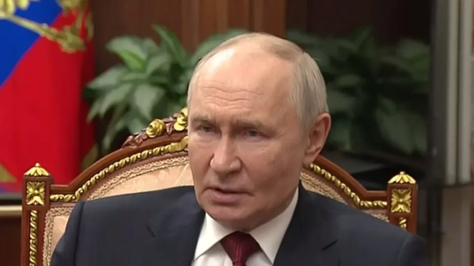 Президент РФ заявил, что Киев предлагал взаимно отказаться от дальнобойных ударов и ограничить боевые действия четырьмя оккупированными регионами, но отметил, что Россия не собирается спасать киевский режим и намерена продолжить «окончательное освобождение Донбасса и Новороссии».