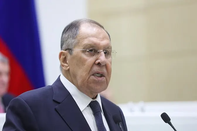 Глава МИД РФ заявил, что Еревану предстоит выбрать между ЕАЭС и ЕС, поскольку правила двух объединений несовместимы, и от этого решения зависят тарифы и фитосанитарные требования.