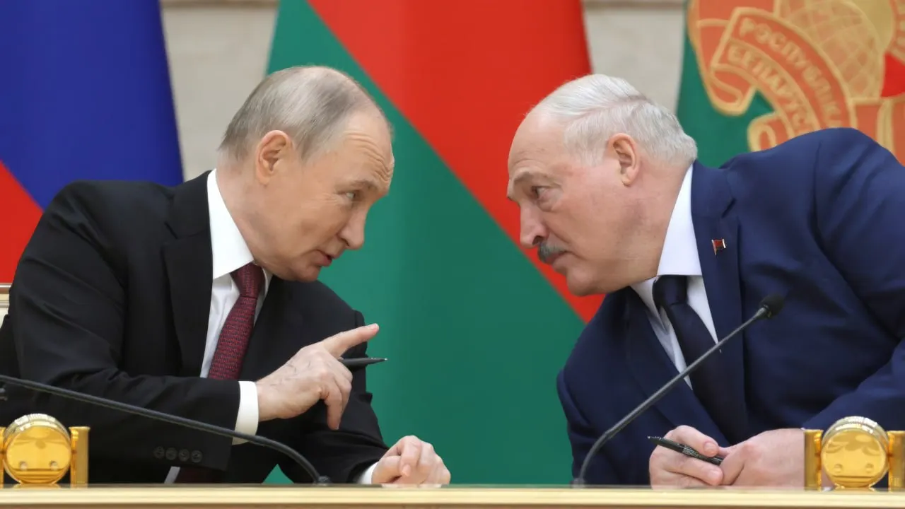 26 июня в резиденции на Валдае прошли закрытые переговоры Владимира Путина и Александра Лукашенко. По итогам стороны не давали подробных комментариев, официальные формулировки ограничились общими темами.