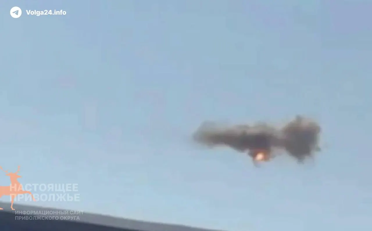 Днём 8 июня над Нижегородской областью был сбит БПЛА в рамках массового налёта; из‑за угрозы воздушного пространства местный аэропорт остановил работу и временно принимает рейсы только по согласованию с военным ведомством.