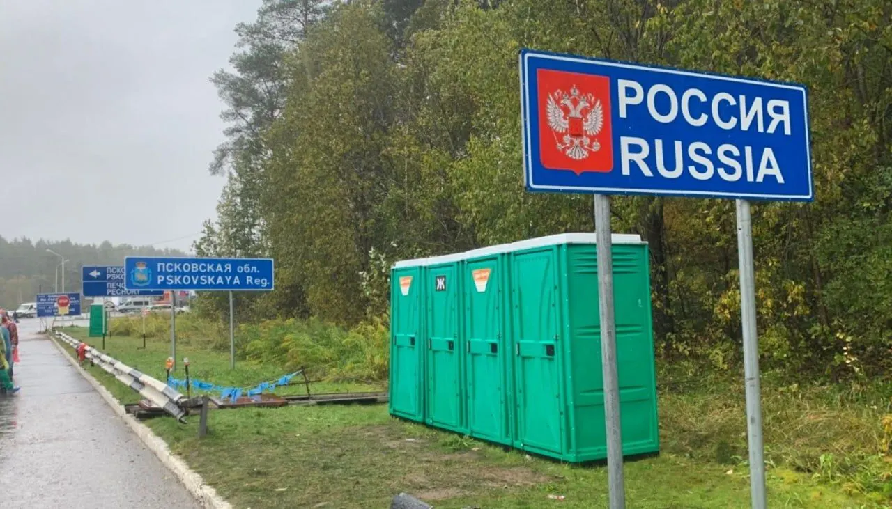 В 21-м пакете санкций Евросоюза предложено ввести полный визовый запрет для тех, кто служил в российских вооружённых силах или прокси‑группах с начала полномасштабного вторжения в Украину — остаются вопросы идентификации, применения к срочникам и дезертирам.