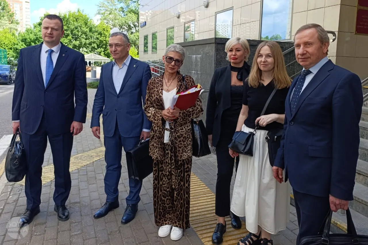 Суд апелляционной инстанции оставил в силе решение о лишении адвокатского статуса Алексея Басистова, Дмитрия Проводина и Юлия Тая. Защитники утверждают, что решение нарушает порядок, установленный законом об адвокатуре.