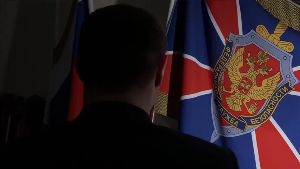 Передача контроля над российским сегментом интернета Второй службе ФСБ привела к перебоям с мессенджерами и локальным отключениям сети и вызвала конфронтацию между силовиками и гражданскими чиновниками, обеспокоенными общественным недовольством перед выборами.
