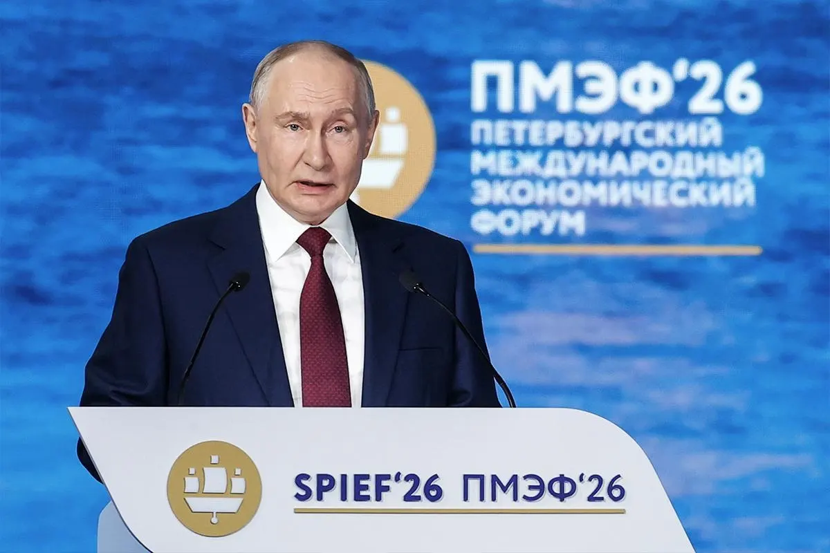 Президент России заявил, что не видит смысла в личной встрече на нынешнем этапе, охарактеризовал письмо как «бумажку с элементами хамства», указал на необходимость конкретных договорённостей для переговоров и обсудил роль международных гарантов и легитимности украинской власти.