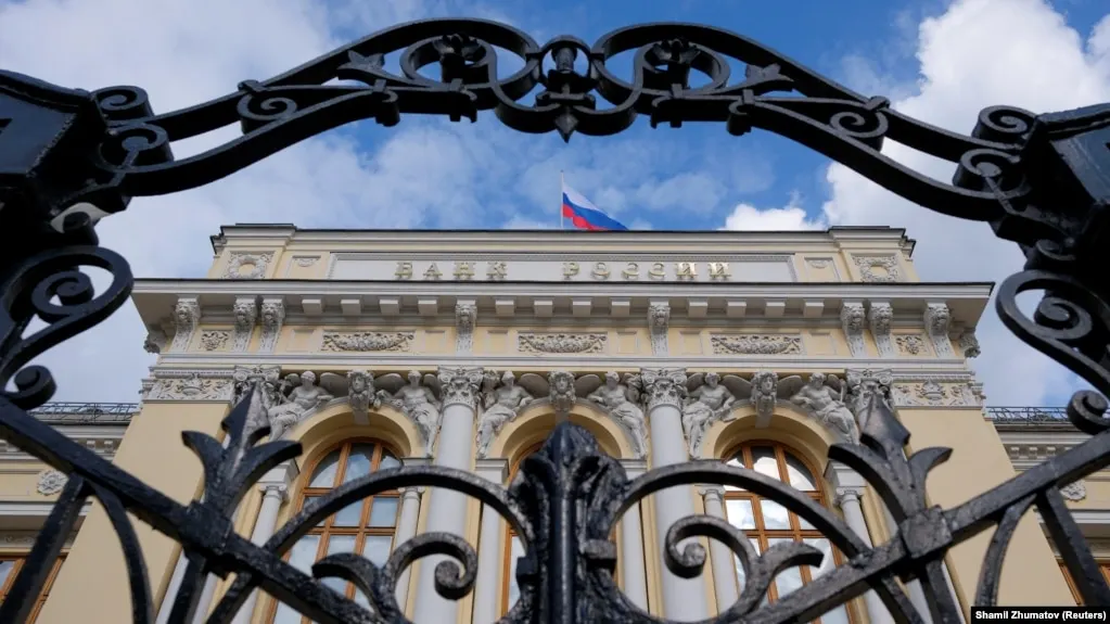 Центробанк снизил прогноз роста экономики на 2026 год до 0–1% и повысил ожидаемую инфляцию до 6–7%. Также пересмотрены оценки по бюджету, цене нефти и внешней торговле.